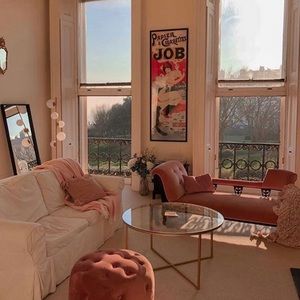 Meet your Posher, Mia